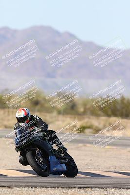 media/Dec-01-2025-Moto Forza (Mon) [[2daa91e15f]]/3-Beginner Group/Session 3 (Turn 3)/